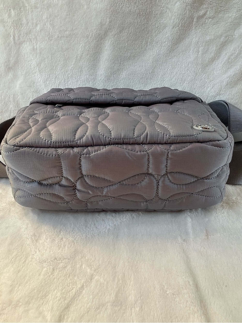 Lululemon Quilted Embrace Crossbody Shoulder bag Athleisure Active Clean Girl - Picture 8 of 12